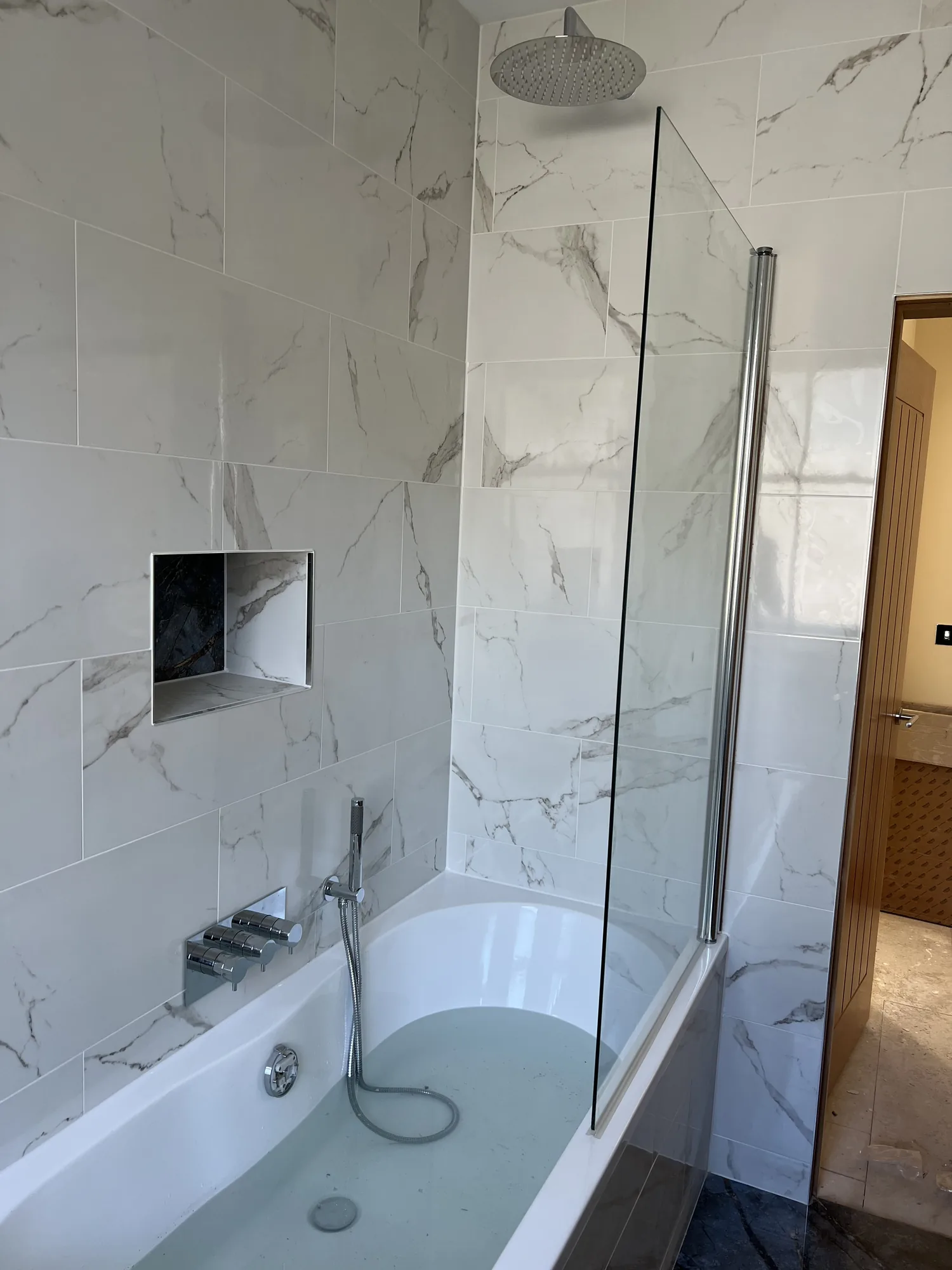 Tiled bathroom finish, Clackmannanshire
